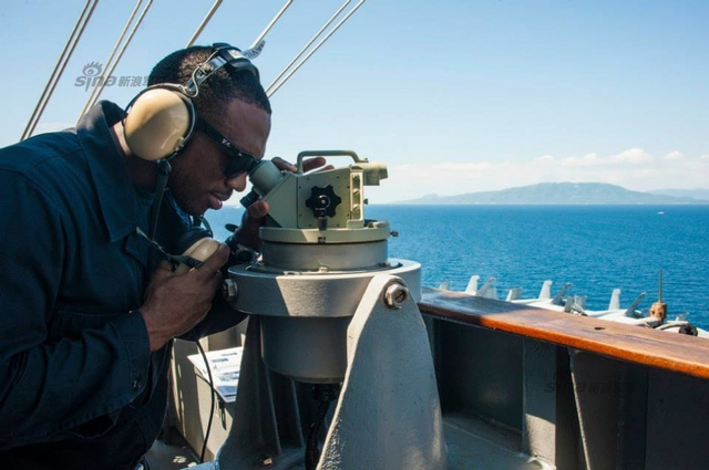 美国航母突现中国南海附近