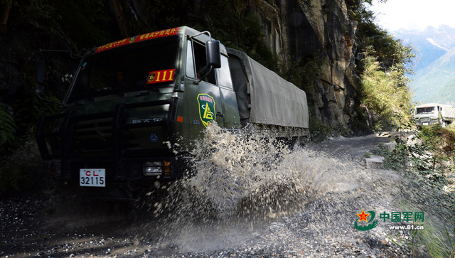 10月22日通过通麦大桥进入排龙天险