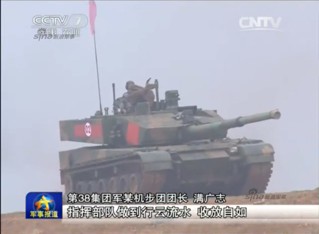 “红军”坦克前进