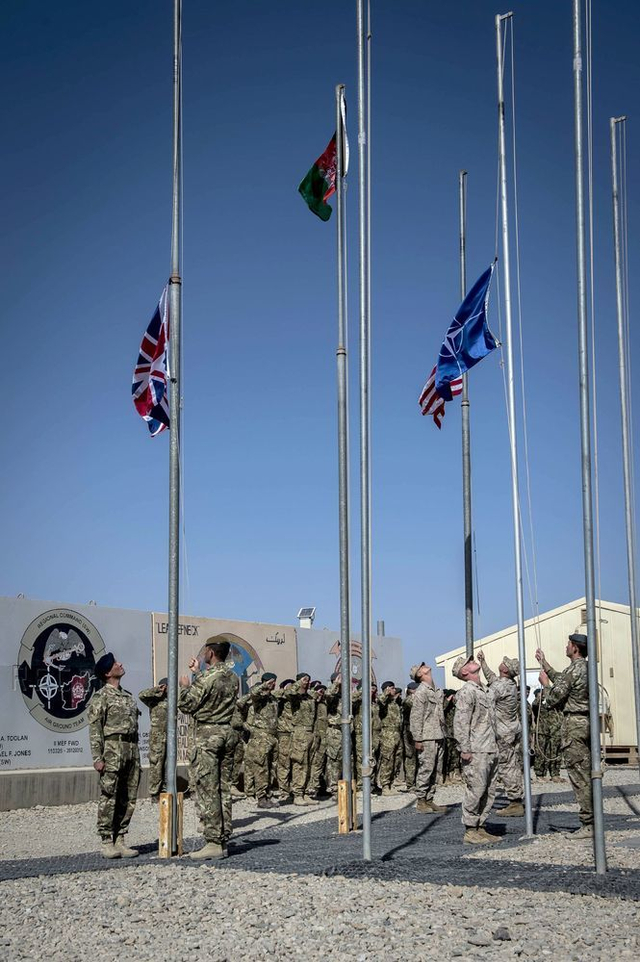 美英从阿富汗撤走最后一支部队2