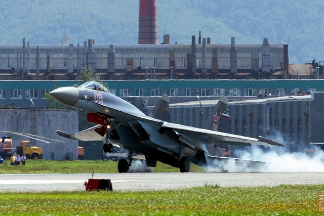 赴珠海航展苏35现身太原休整