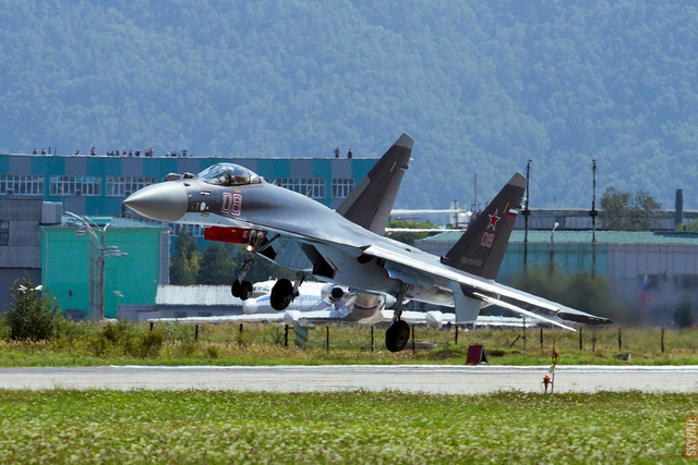 赴珠海航展苏35现身太原休整