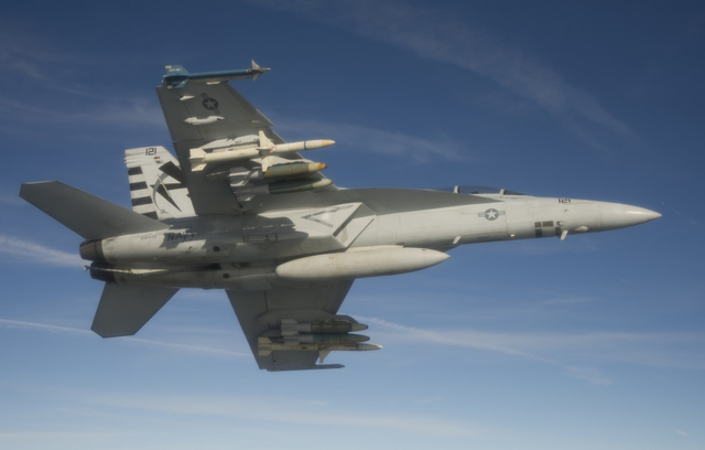 美国海军现役F/A-18EF舰载战斗机