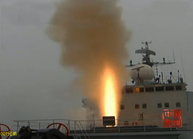 首见国产鹰击-18垂直发射新型反舰导弹