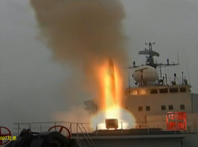 首见国产鹰击-18垂直发射新型反舰导弹