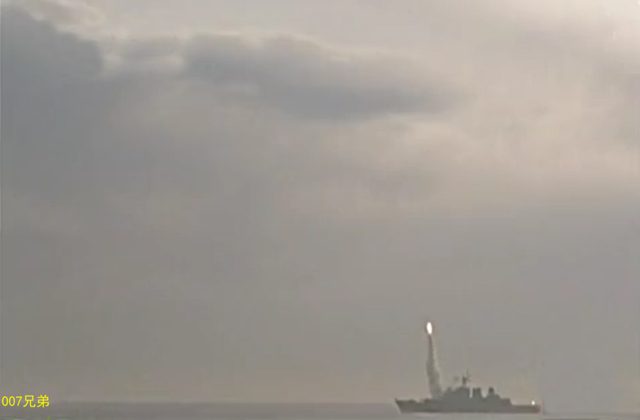 首见国产鹰击-18垂直发射新型反舰导弹