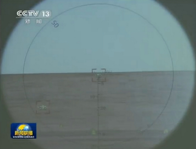 习近平视察驻澳部队体验射击