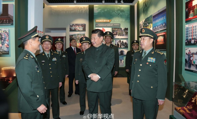 习近平视察驻澳部队体验射击