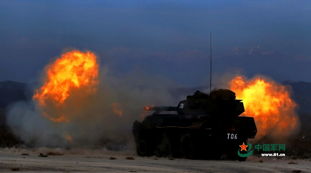 新疆军区3型主战火炮轮番射击 一打一个准4