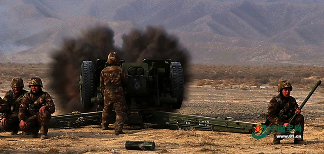 新疆军区3型主战火炮轮番射击 一打一个准5