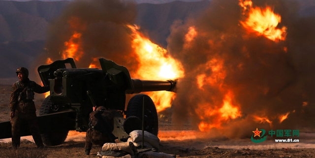 新疆军区3型主战火炮轮番射击 一打一个准7