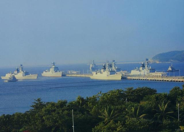052型和054A战舰聚三亚