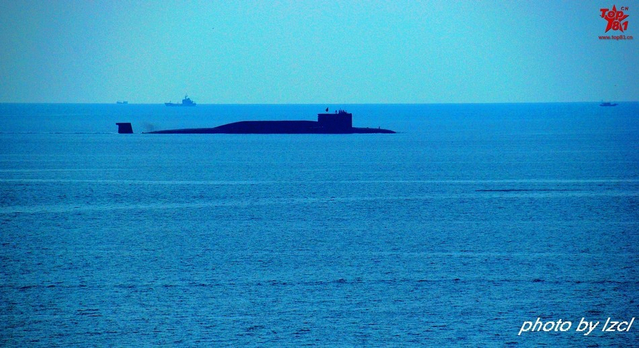 1艘052D和4艘054A聚集三亚