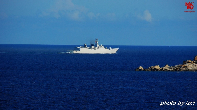 1艘052D和4艘054A聚集三亚