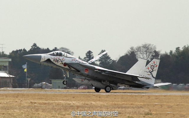 日本F-15J战机换上樱花富士山涂装