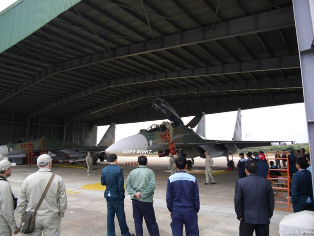 俄罗斯提供新型SU-30MK2V战机给越南2