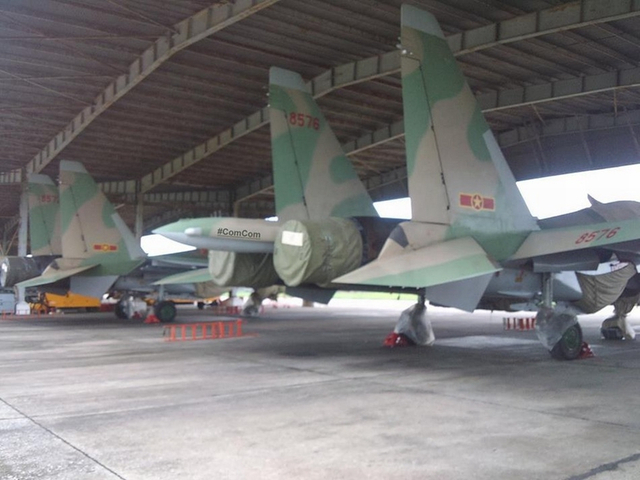 俄罗斯提供新型SU-30MK2V战机给越南4