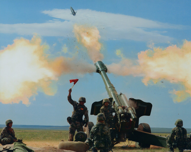 中国服役新战舰数世界第一 美媒批解放军炫耀武力