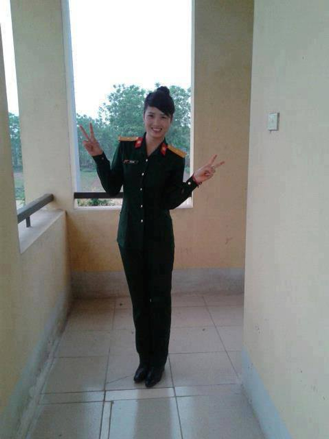 上福利：临近新年送上清秀越南军妹美照数张