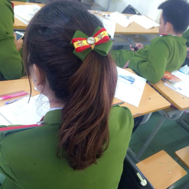 越南妹子扎军用头花