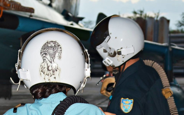 疑似越南空军苏22战机女飞行员