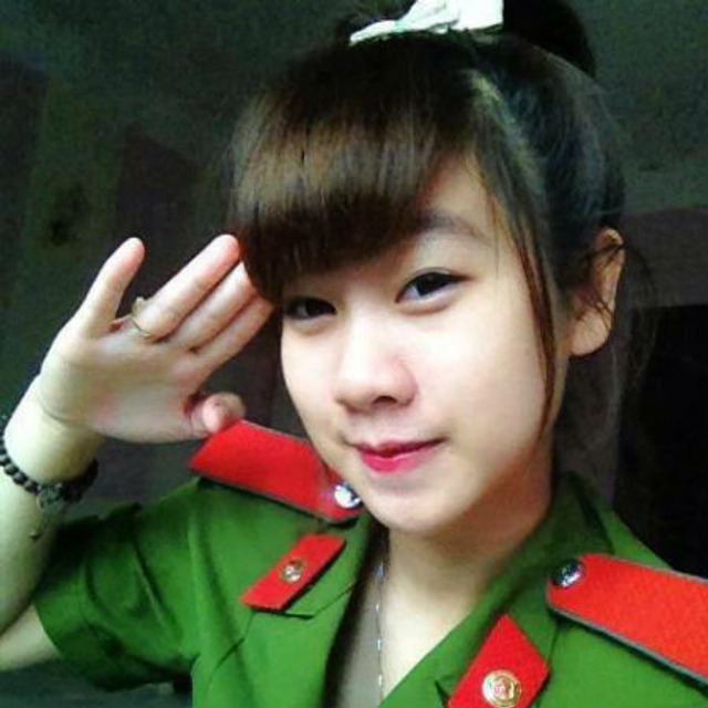 越南女兵卖萌可爱