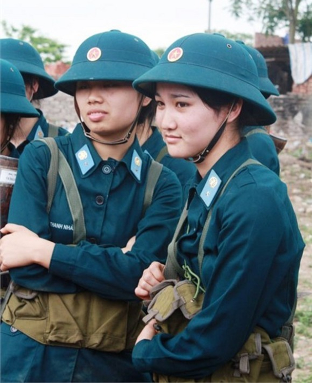 越南女兵卖萌可爱