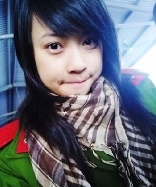 越南女兵卖萌可爱