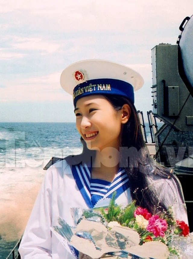 越南女兵卖萌可爱