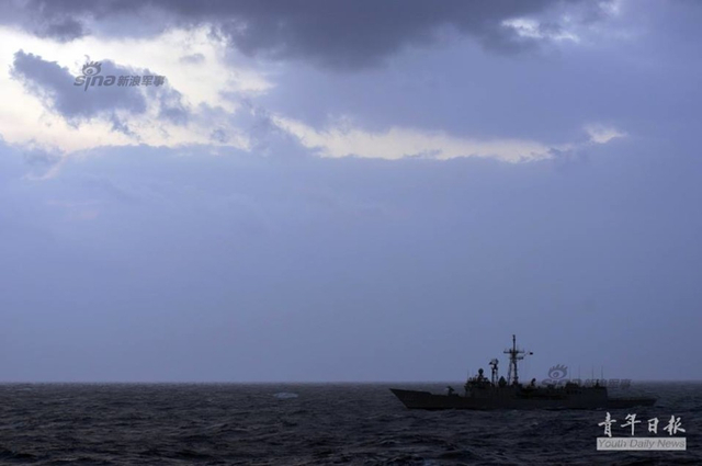 台海军元旦巡弋遇大风浪