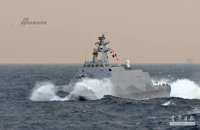 台海军元旦巡弋遇大风浪