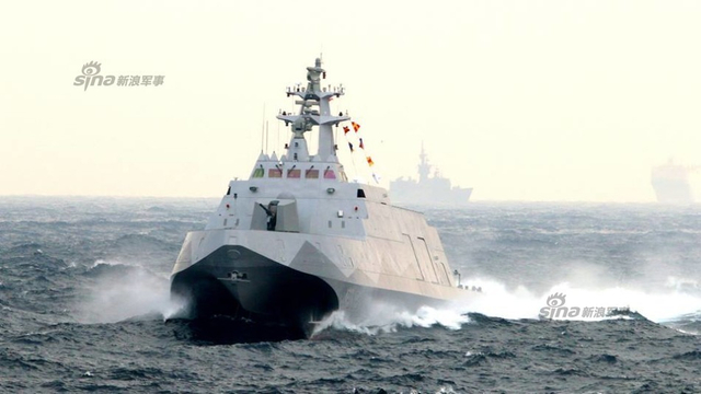 台海军元旦巡弋遇大风浪