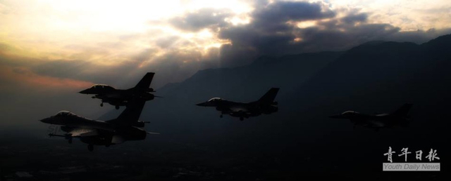 台海军元旦巡弋遇大风浪