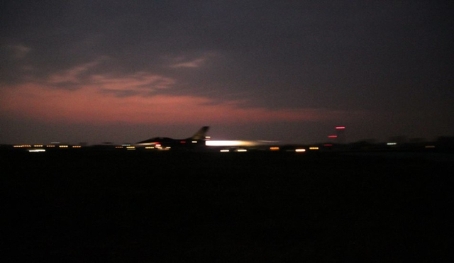 台海军元旦巡弋遇大风浪