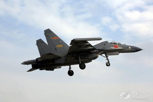 广空重型苏-27接连升空