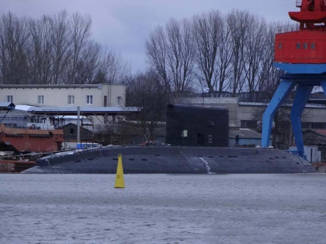 越南第五艘基洛级潜艇悄然下水 命名岘港号