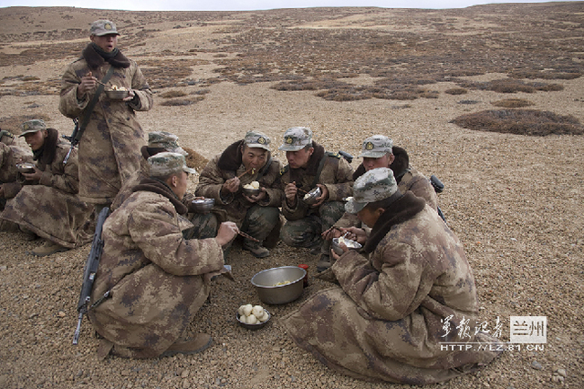从后方送来馒头大家觉得在过年