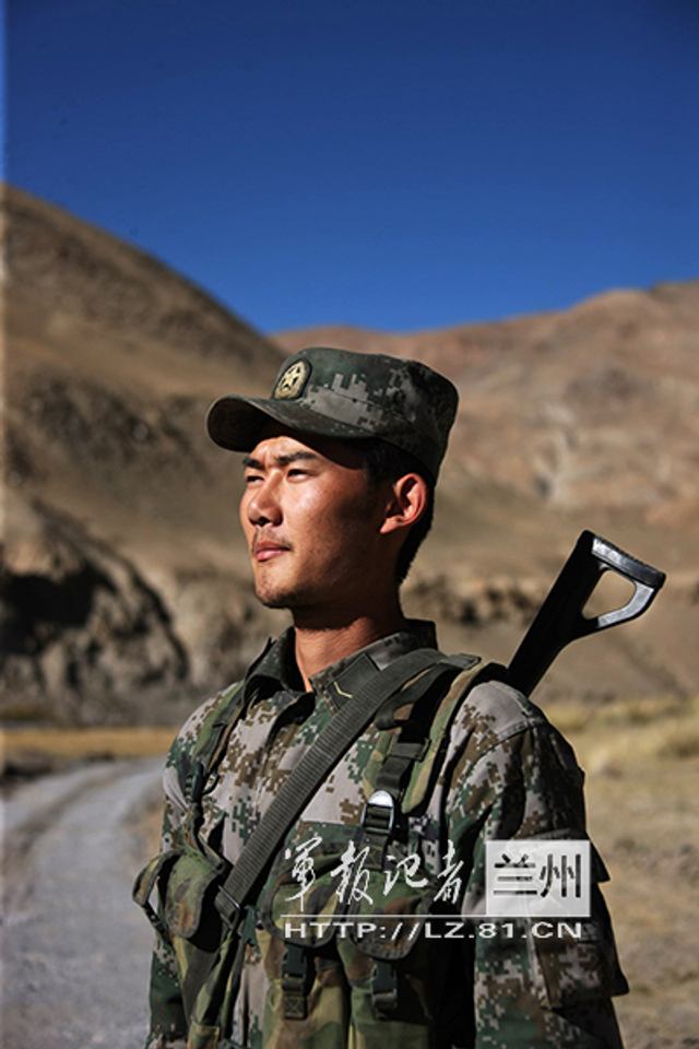 大学生士兵范天存精神抖擞