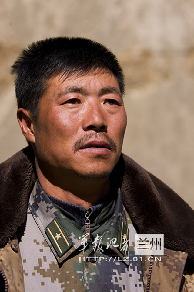 特殊时期官兵的个人卫生就来不及讲究了