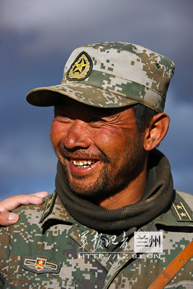 特殊时期官兵的个人卫生就来不及讲究了