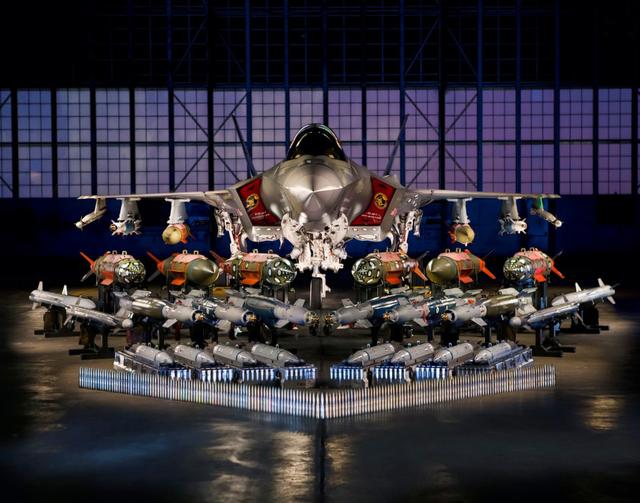 F-35展示超强攻击武器