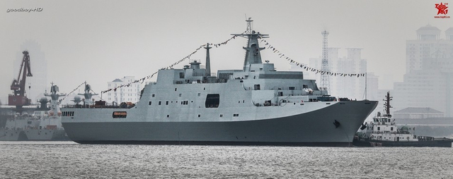 国内军工船厂一天下水3艘大舰也是很拼的