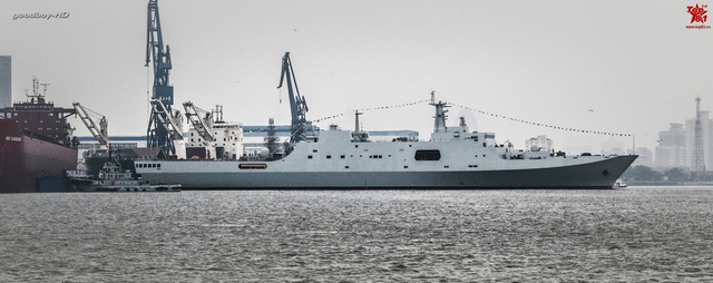 国内军工船厂一天下水3艘大舰也是很拼的