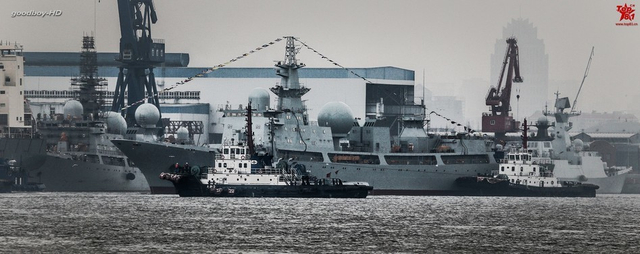 国内军工船厂一天下水3艘大舰也是很拼的