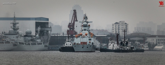 国内军工船厂一天下水3艘大舰也是很拼的