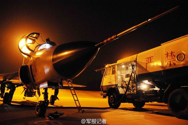 海航部队装备的新型山鹰教练机