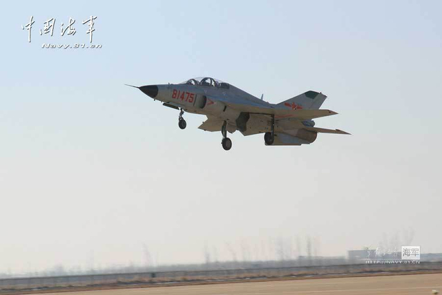 海航部队装备的新型山鹰教练机9