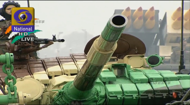 T-72M1主战坦克车长为女兵