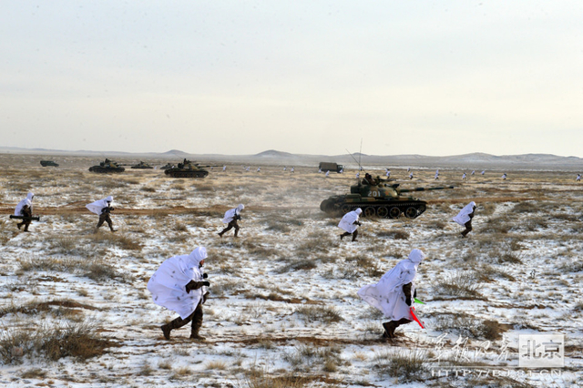 步坦协同，向阵地发起冲锋2