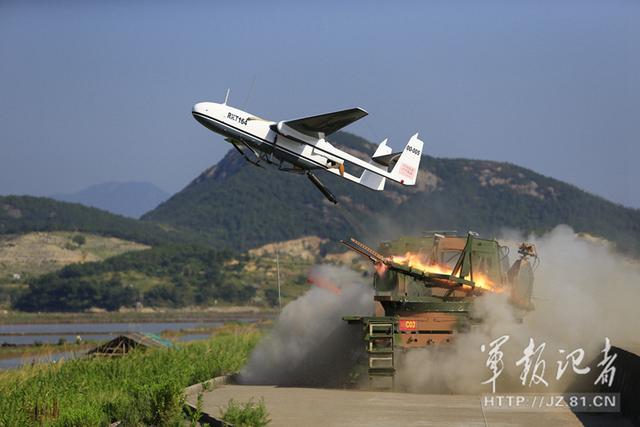 我军射无人机火箭推上天